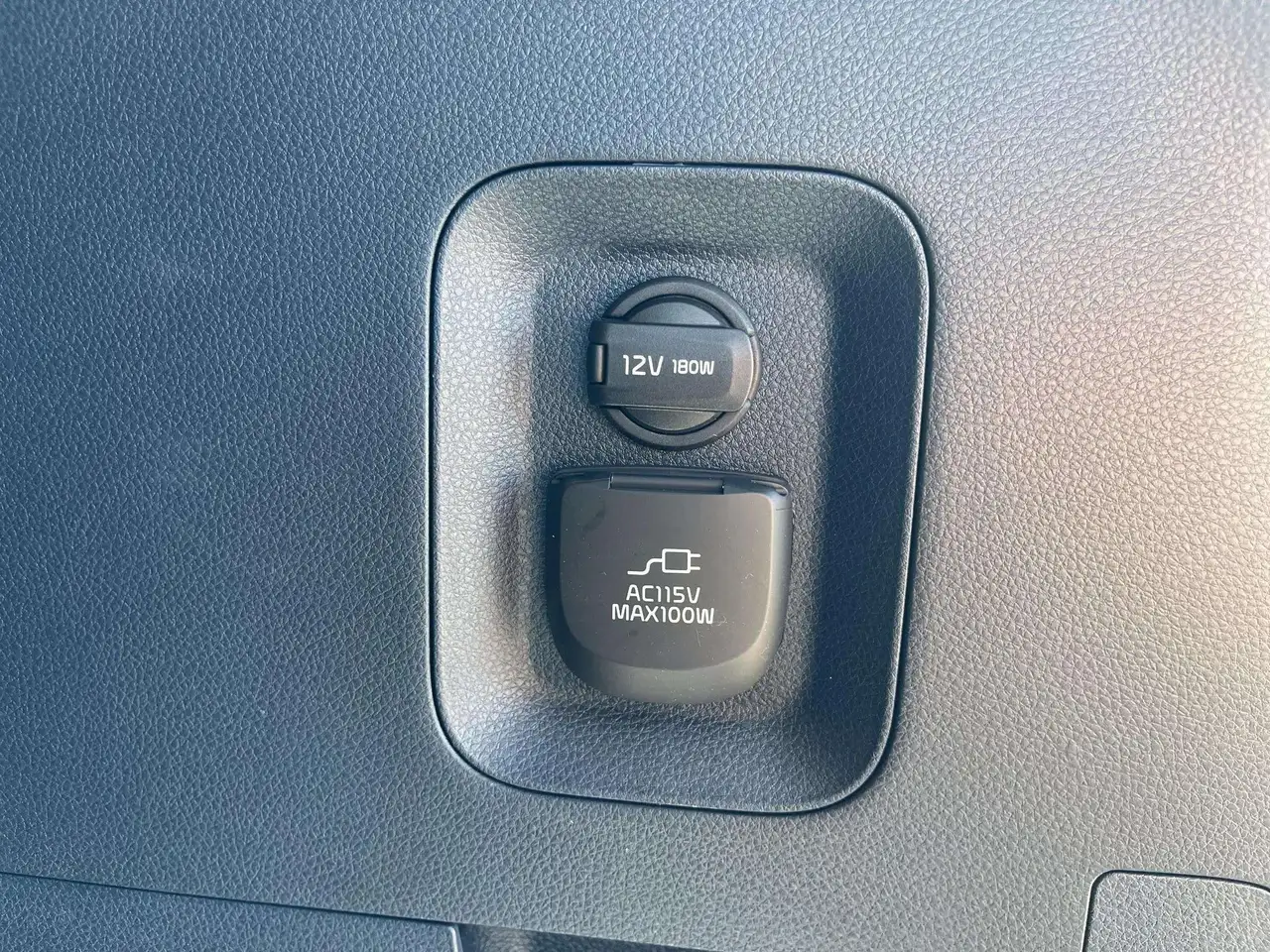 Kia Carnival снимка Kia Carnival