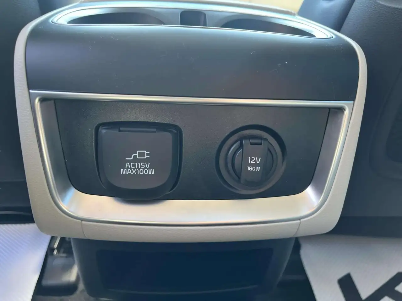 Kia Carnival снимка Kia Carnival