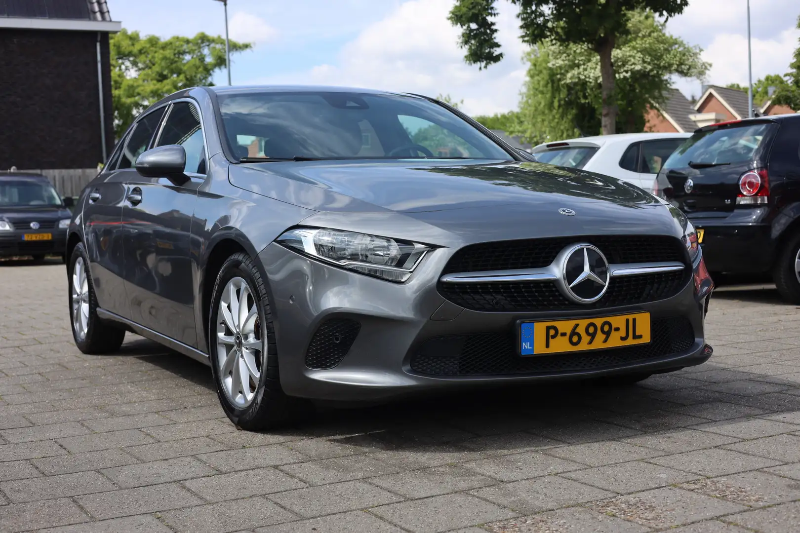 Mercedes-Benz A 220 ADVANTAGE AUTOMAAT | LEDER | NAVI | CAMERA Grijs - 2
