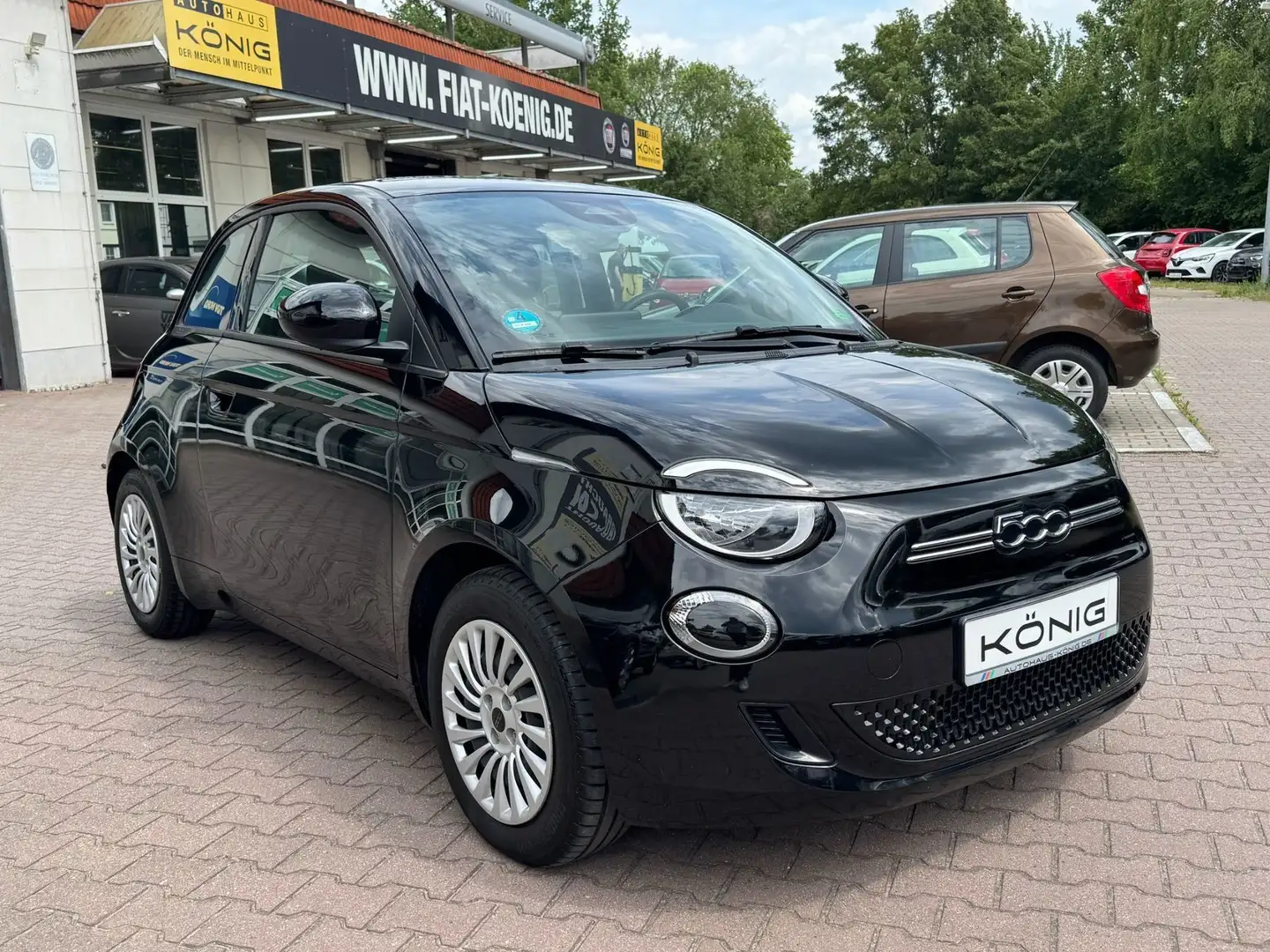 Fiat 500e MY23 118PS 42kWh  KLIMA*CARPLAY*TEMPOMAT*DAB Schwarz - 2