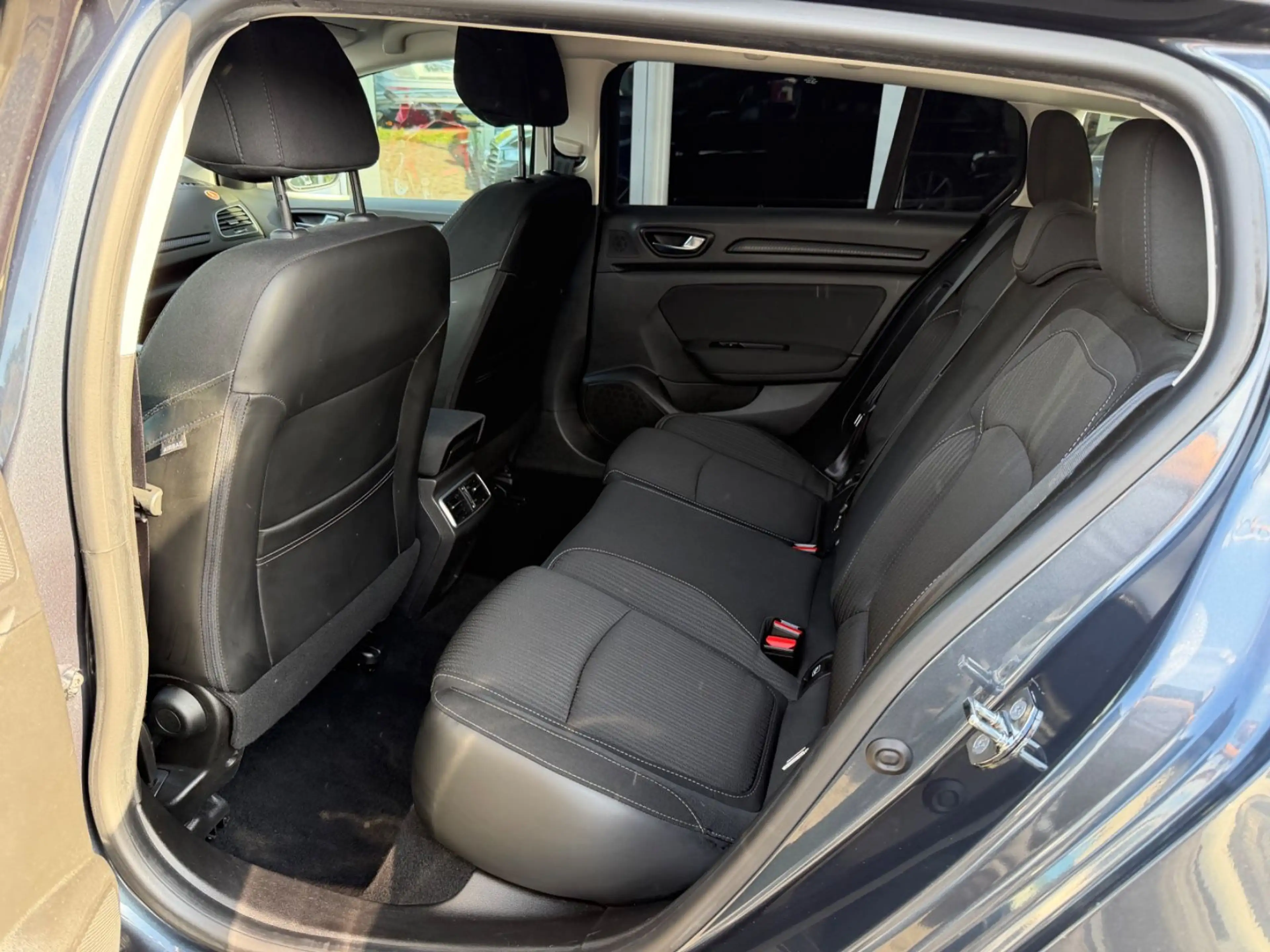 Renault Megane IV Grandtour Experience — photo 11