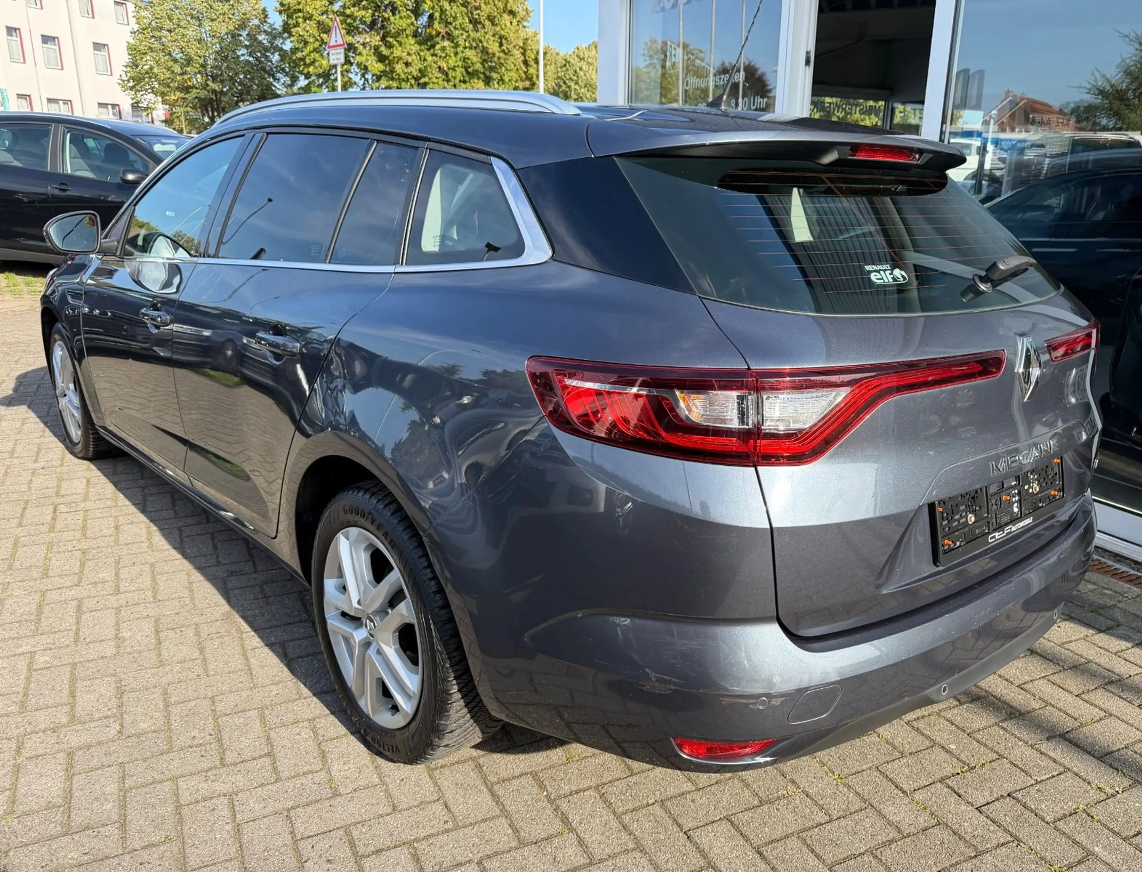 Renault Megane IV Grandtour Experience — photo 3