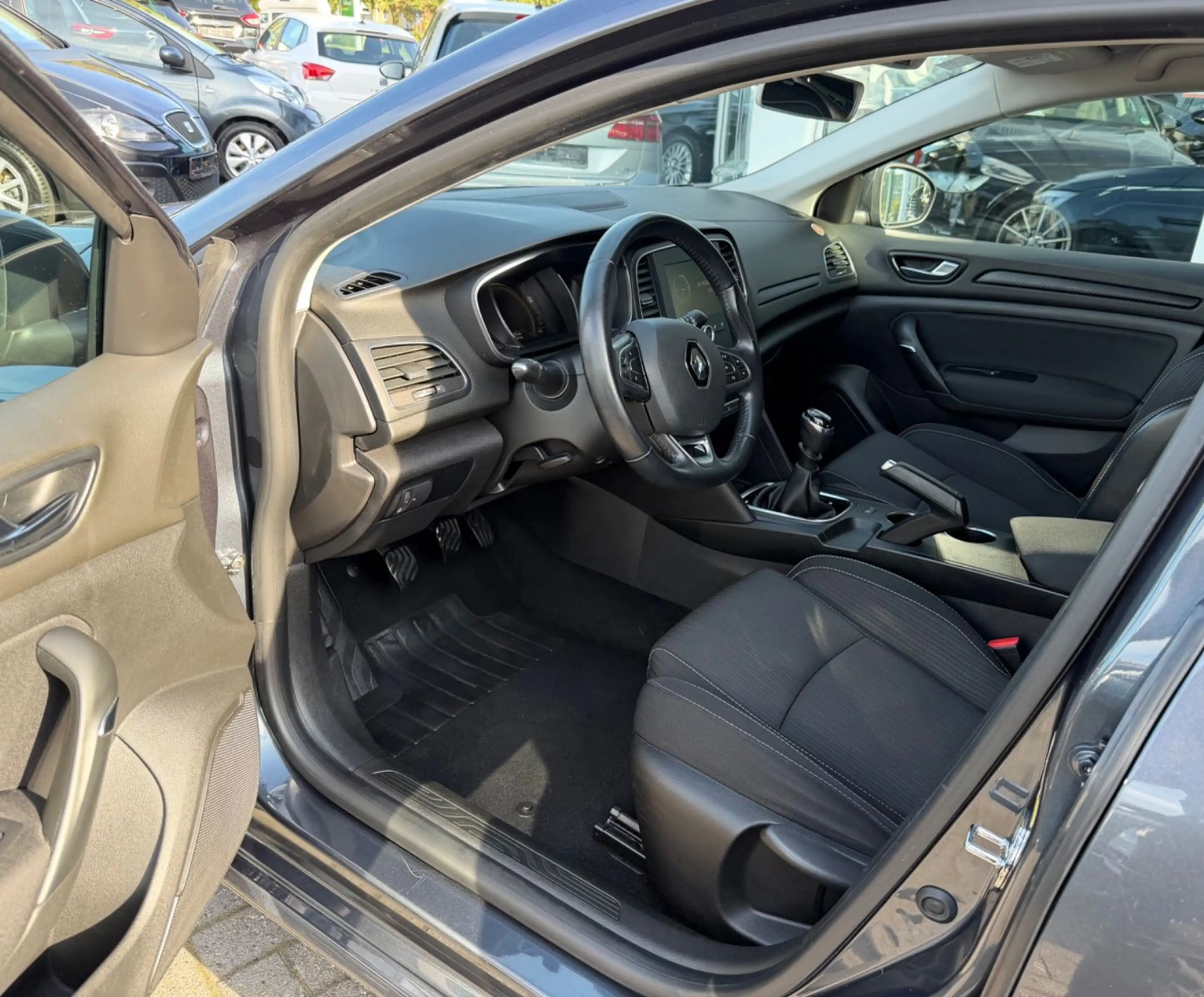 Renault Megane IV Grandtour Experience — photo 5