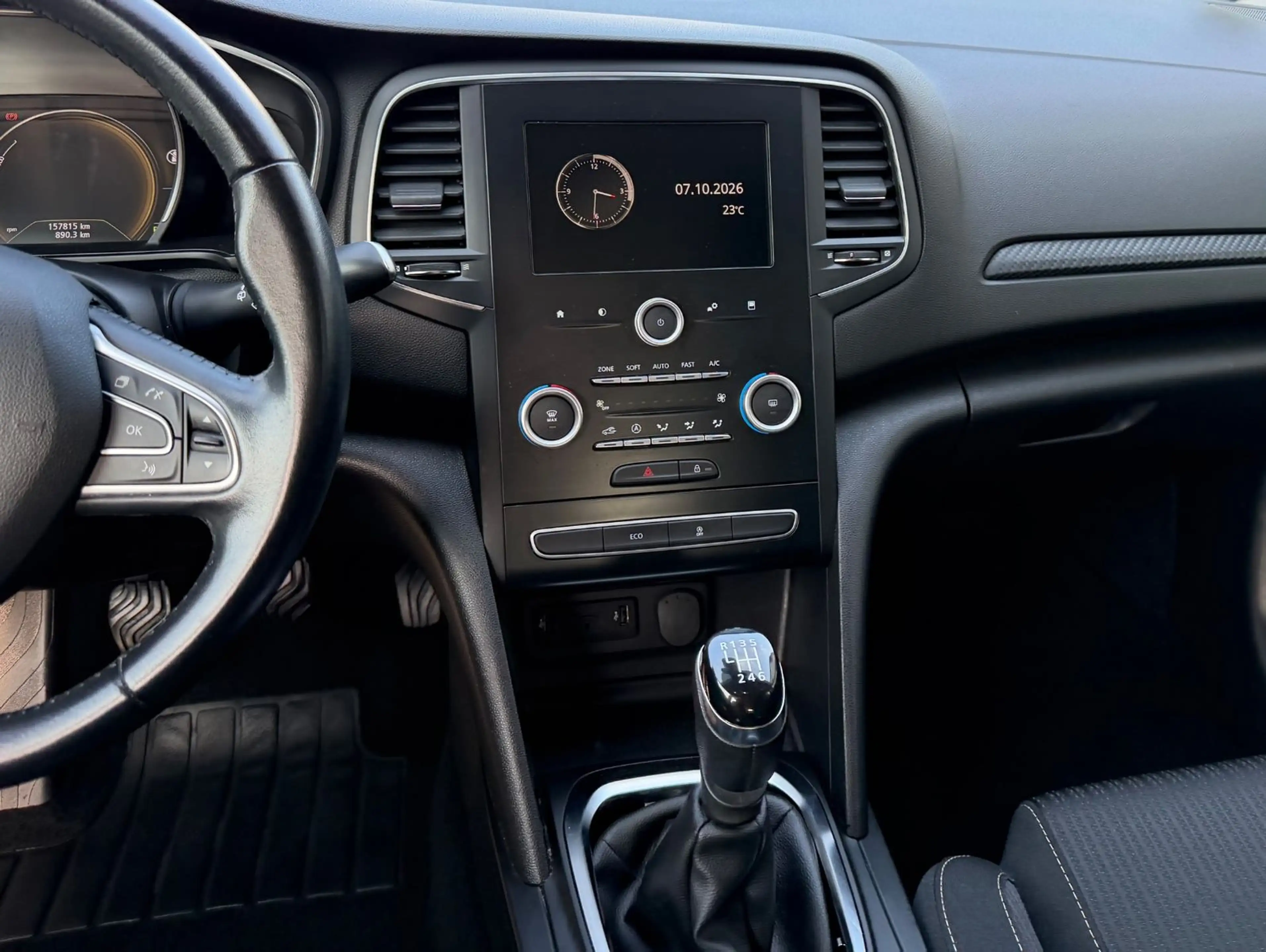 Renault Megane IV Grandtour Experience — photo 9
