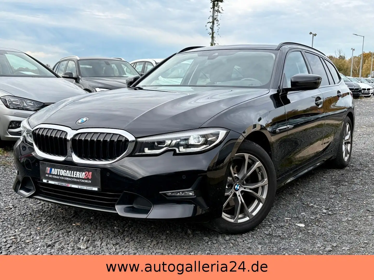 BMW 318 d Tour Aut. SPORT LINE Navi LED AHK Leder 1HD Schwarz - 1