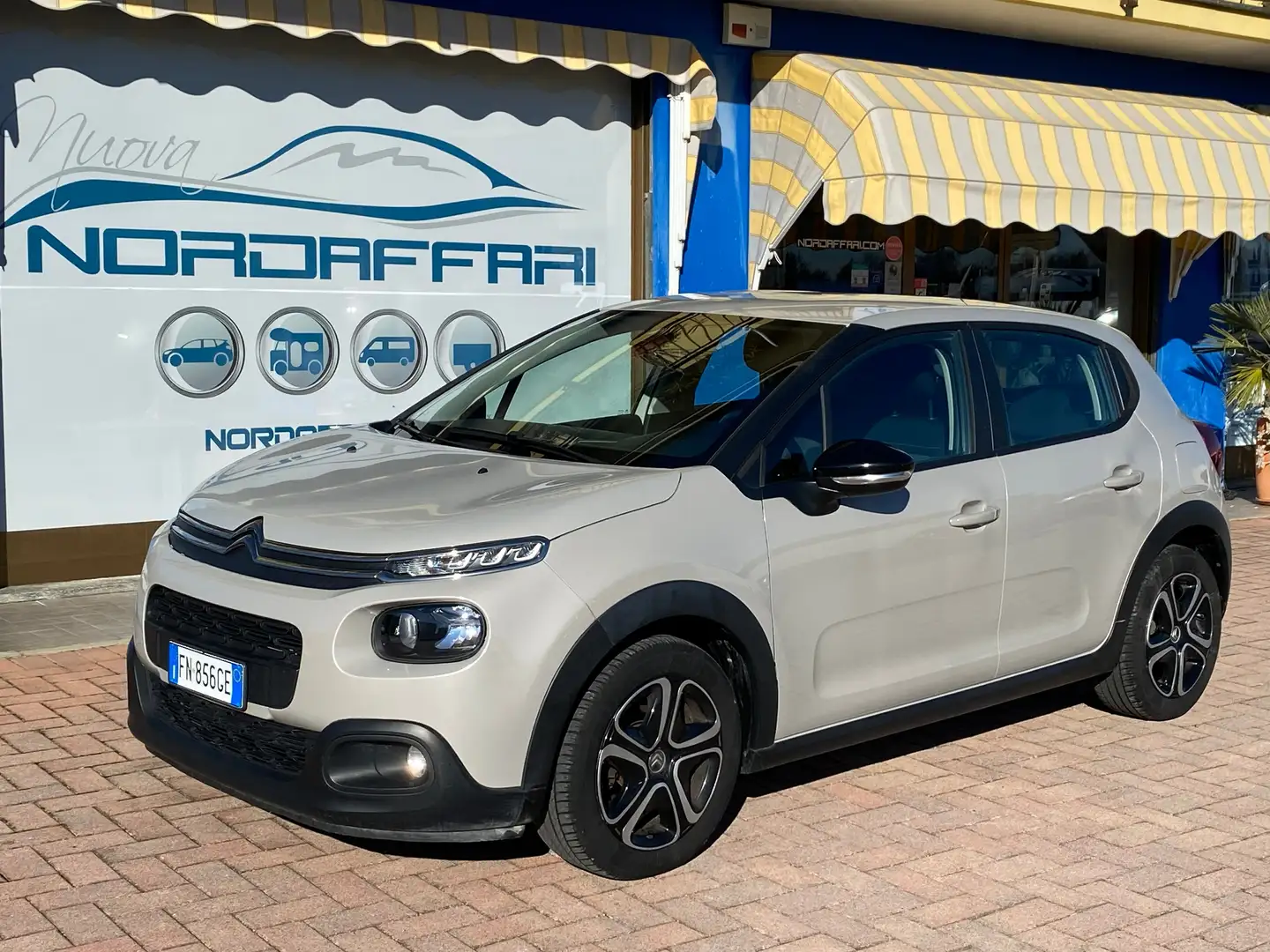 Citroen C3 C3 III 2017 1.2 puretech Feel 82cv neopatentati Blanc - 1