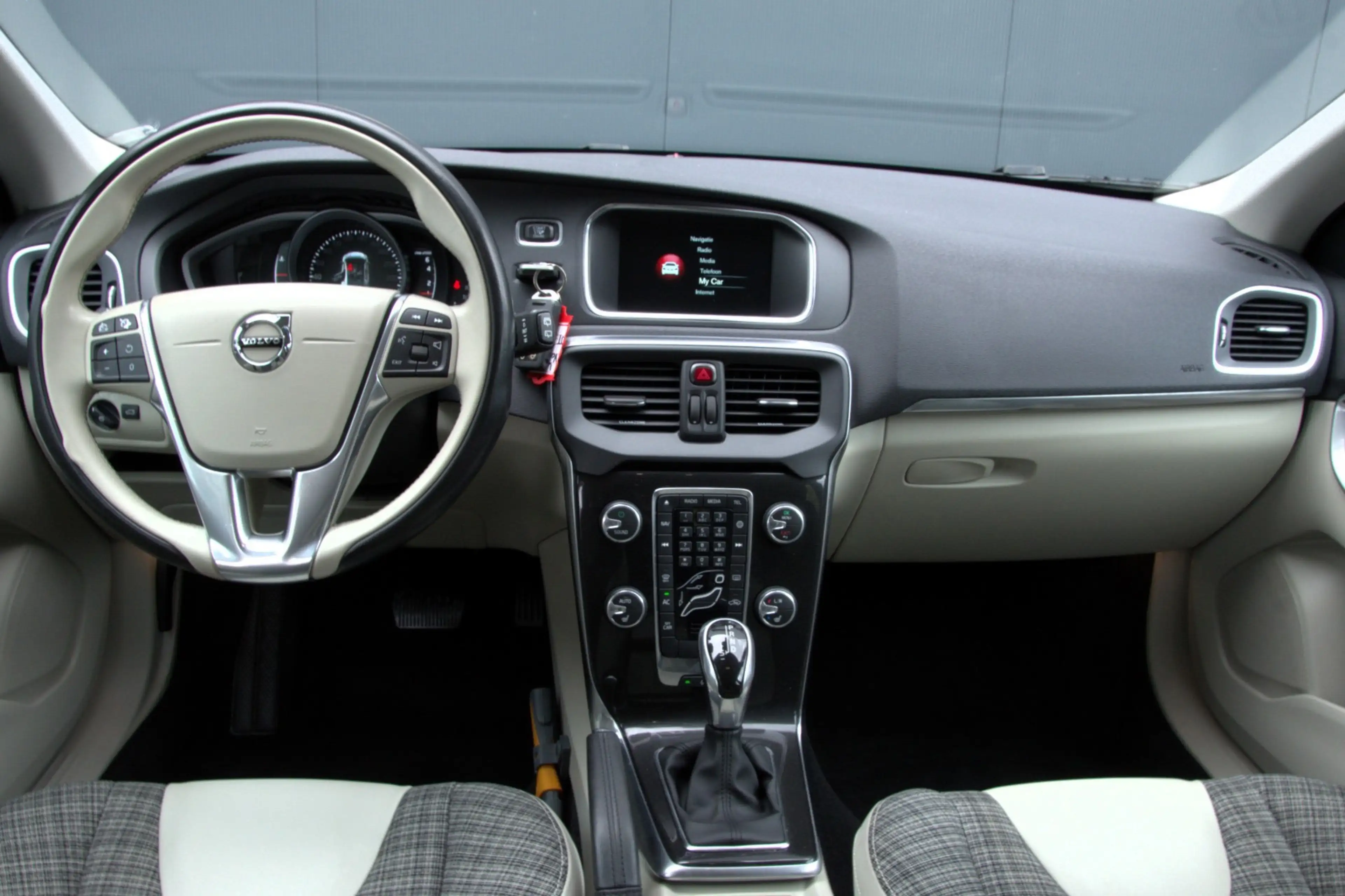 Volvo V40 1.5 T2 Momentum ,NAP, Stoelvw, Navi, Cruise, Clima — photo 11