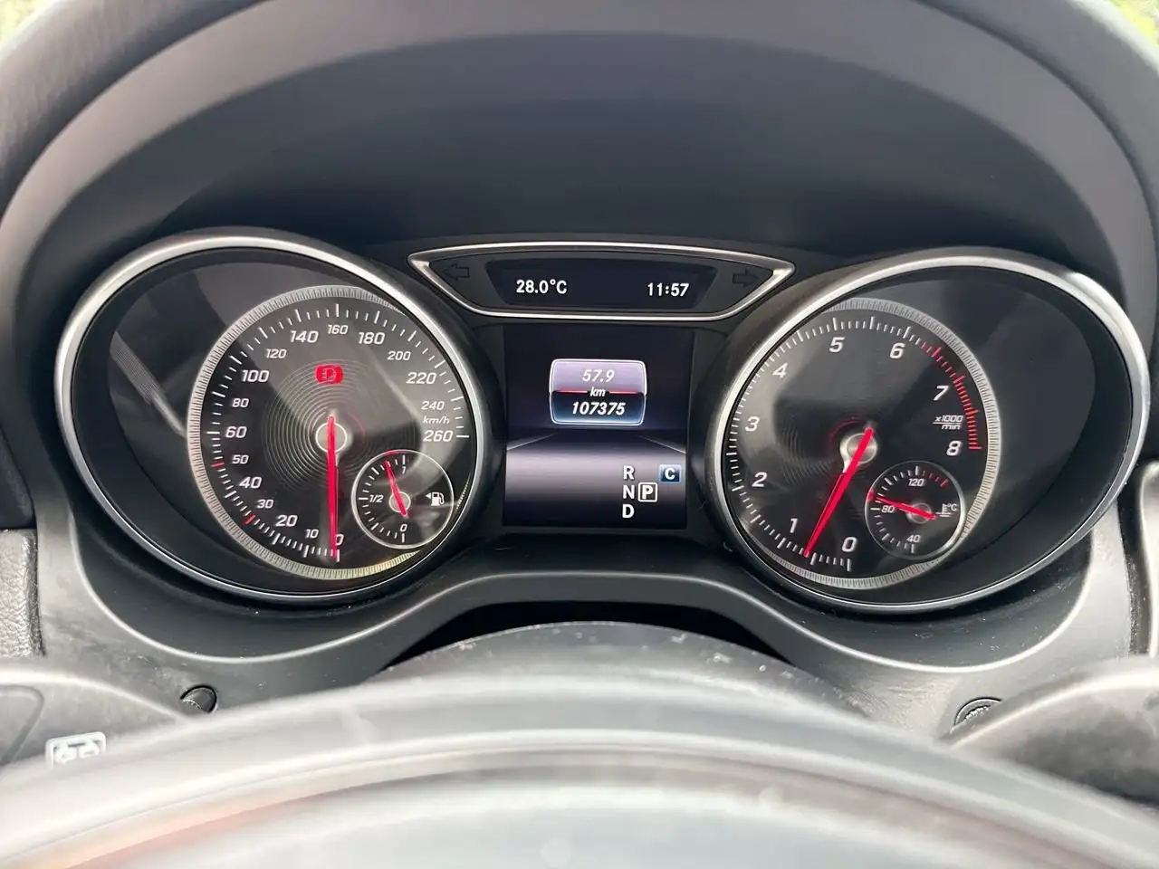 Mercedes-Benz GLA снимка Mercedes-Benz GLA