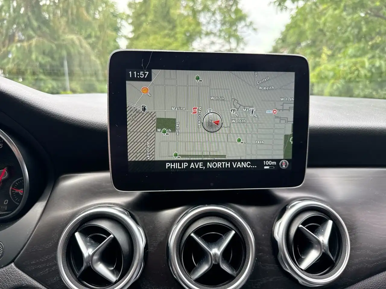 Mercedes-Benz GLA снимка Mercedes-Benz GLA