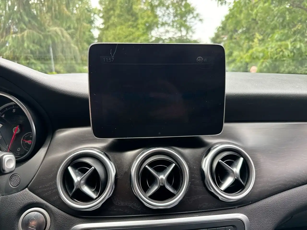 Mercedes-Benz GLA снимка Mercedes-Benz GLA