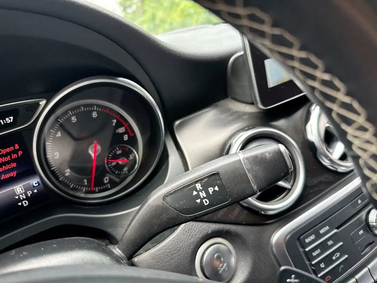 Mercedes-Benz GLA снимка Mercedes-Benz GLA