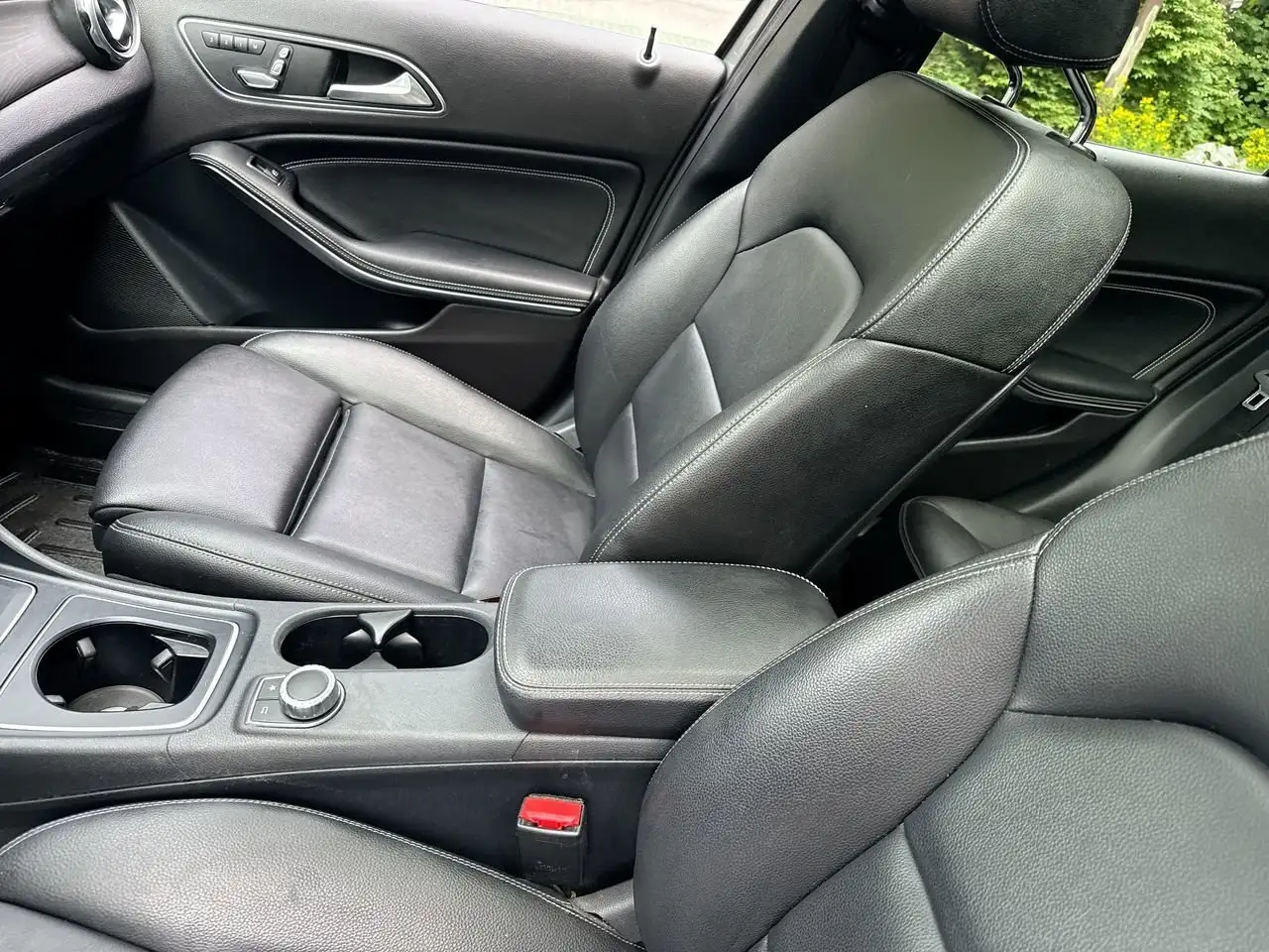 Mercedes-Benz GLA снимка Mercedes-Benz GLA