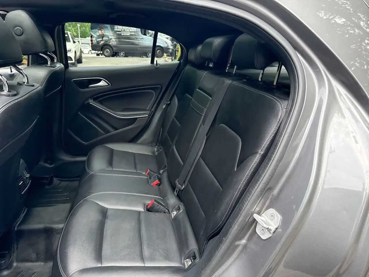 Mercedes-Benz GLA снимка Mercedes-Benz GLA