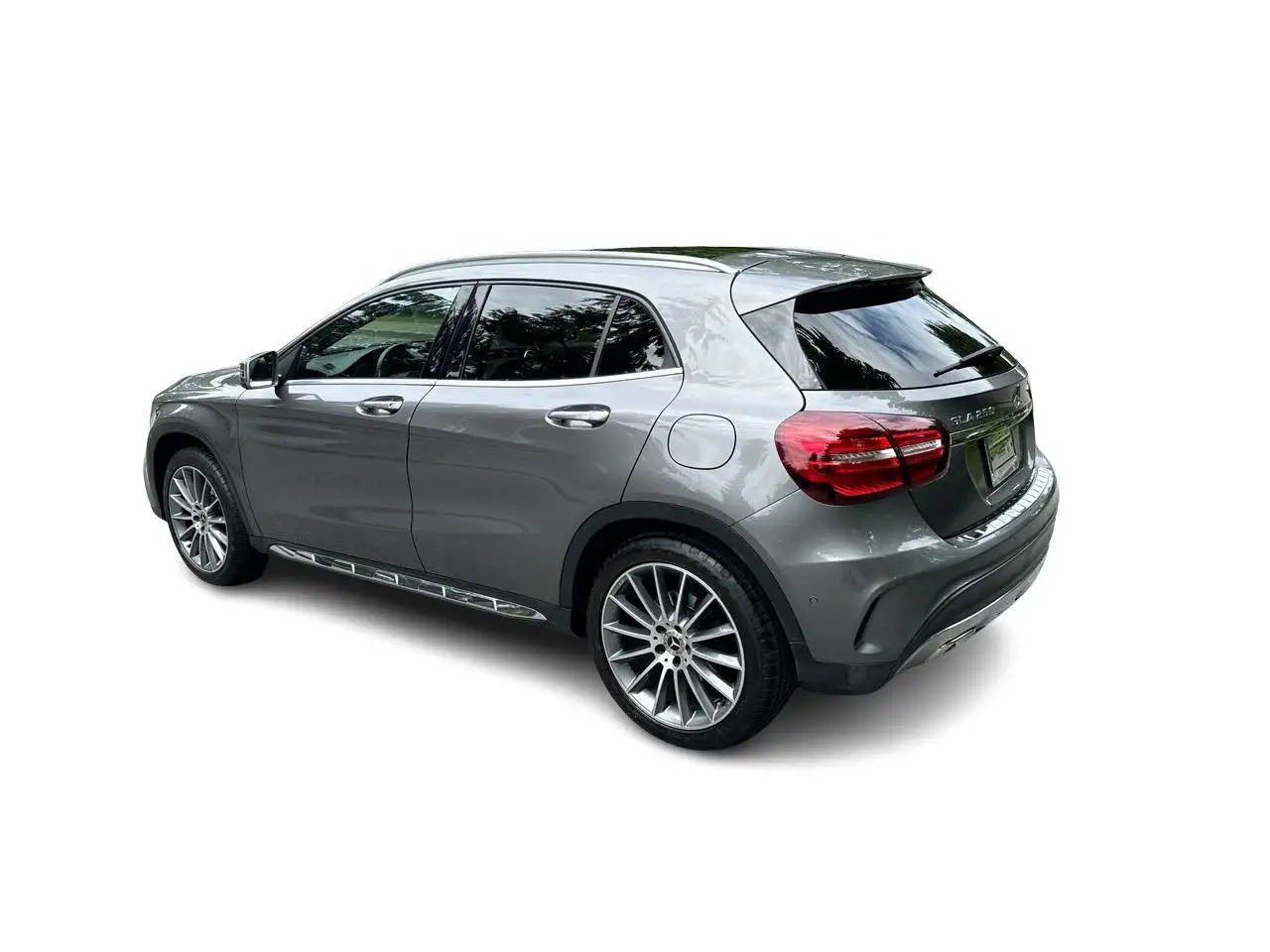 Mercedes-Benz GLA снимка Mercedes-Benz GLA