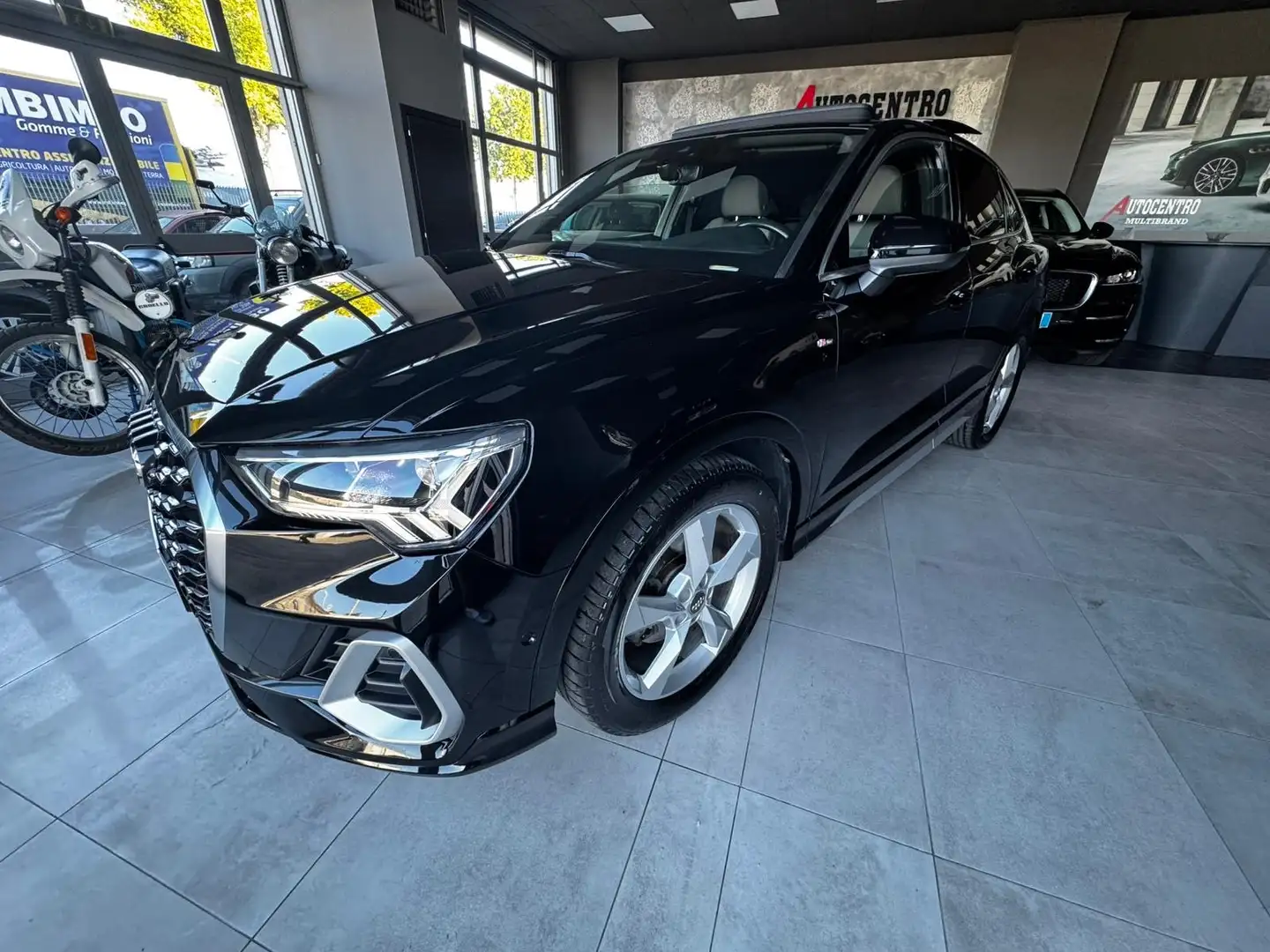 Audi Q3 Q3 SBACK 2.0 TDI 150CV STRONIC SLINE + TETTO E LED Nero - 1