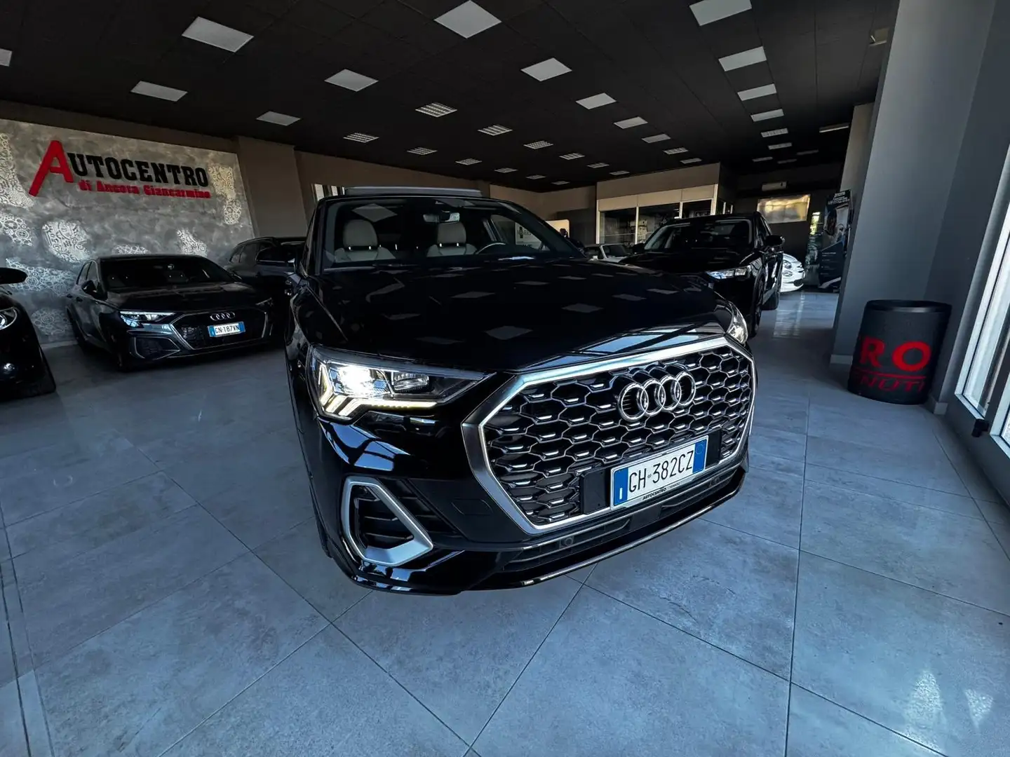 Audi Q3 Q3 SBACK 2.0 TDI 150CV STRONIC SLINE + TETTO E LED Nero - 2