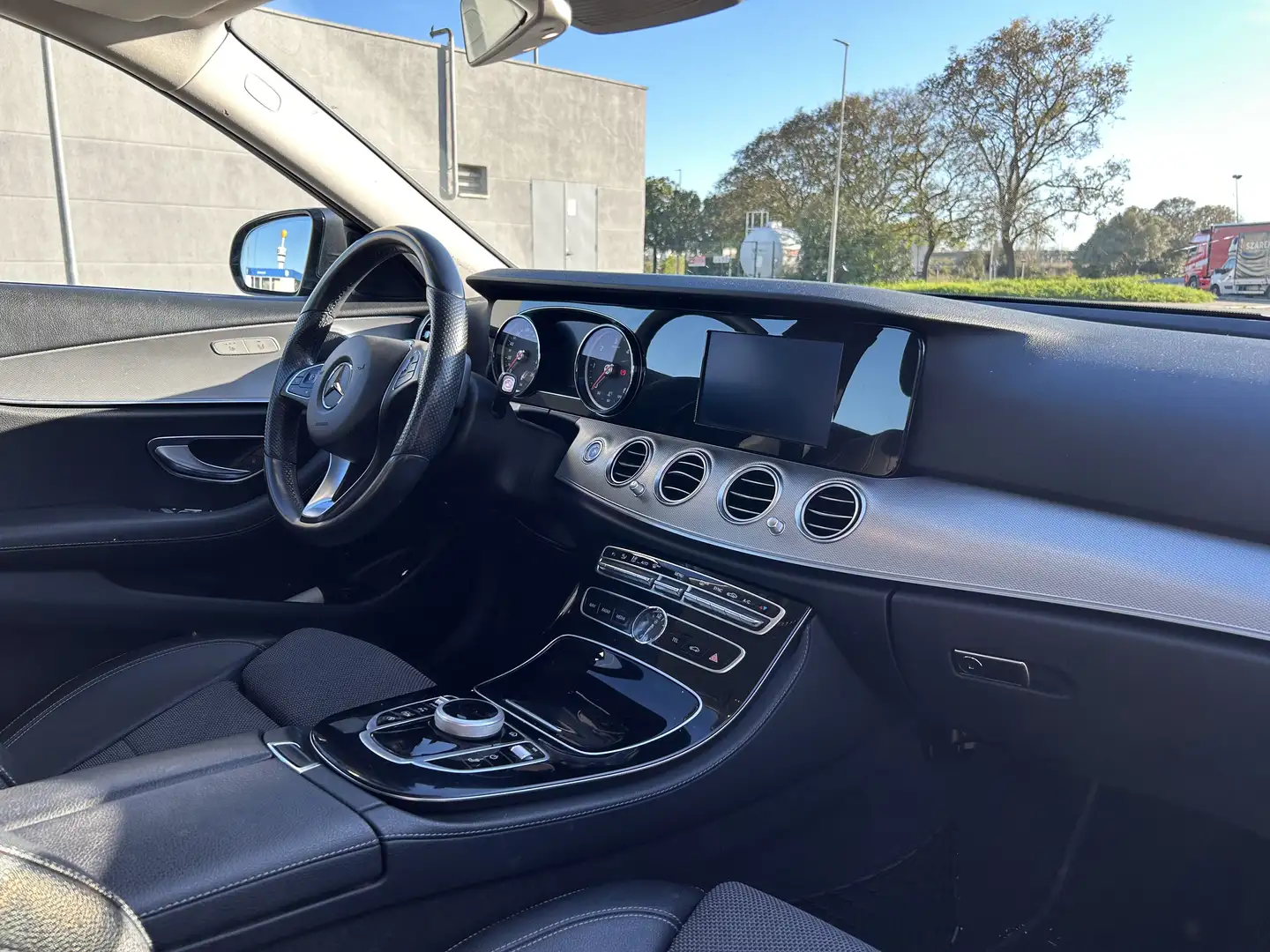 Mercedes-Benz E 220 Estate 220d 4Matic 9G-Tronic - 2
