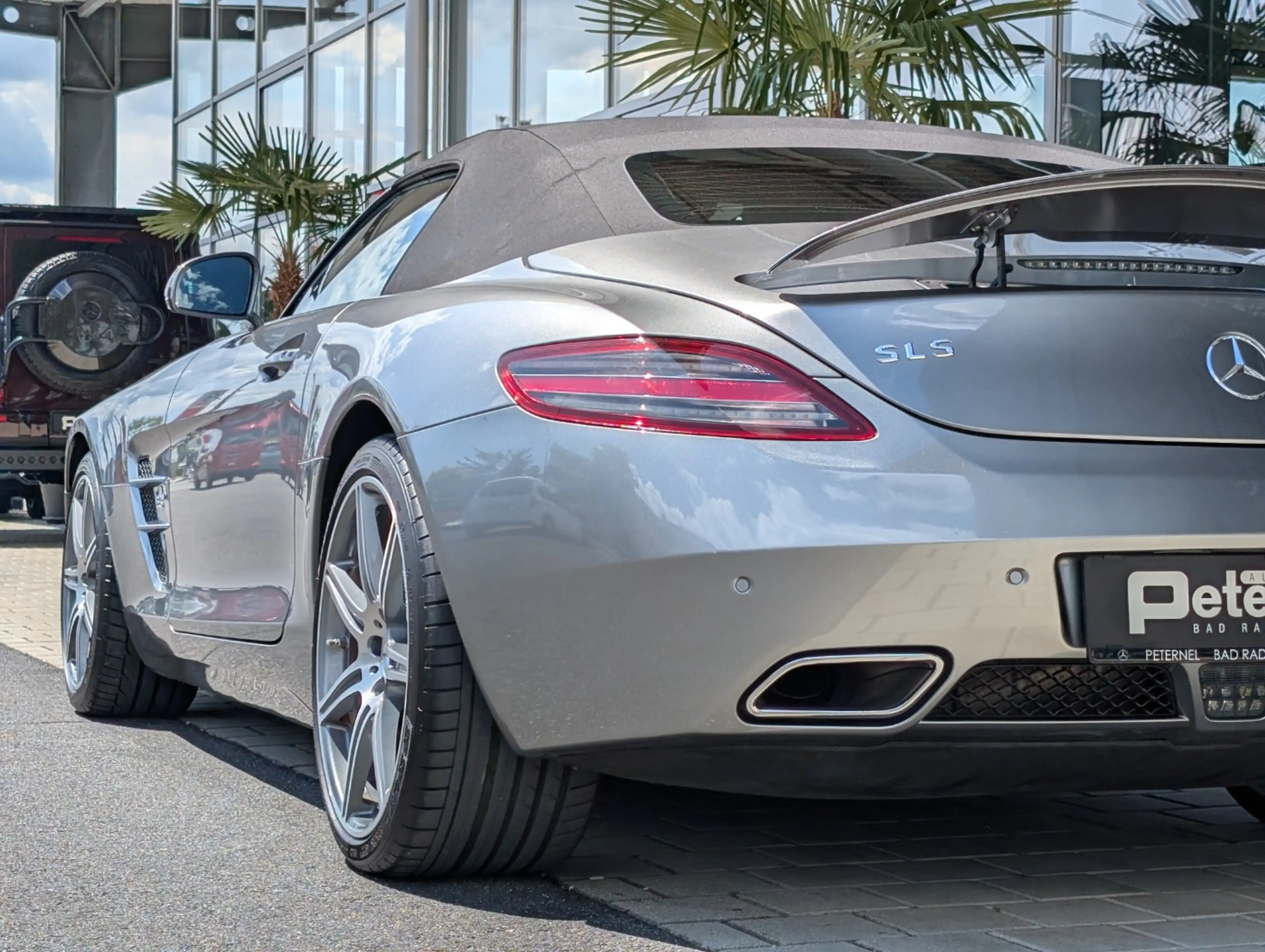 Mercedes-Benz SLS AMG Roadster — photo 15