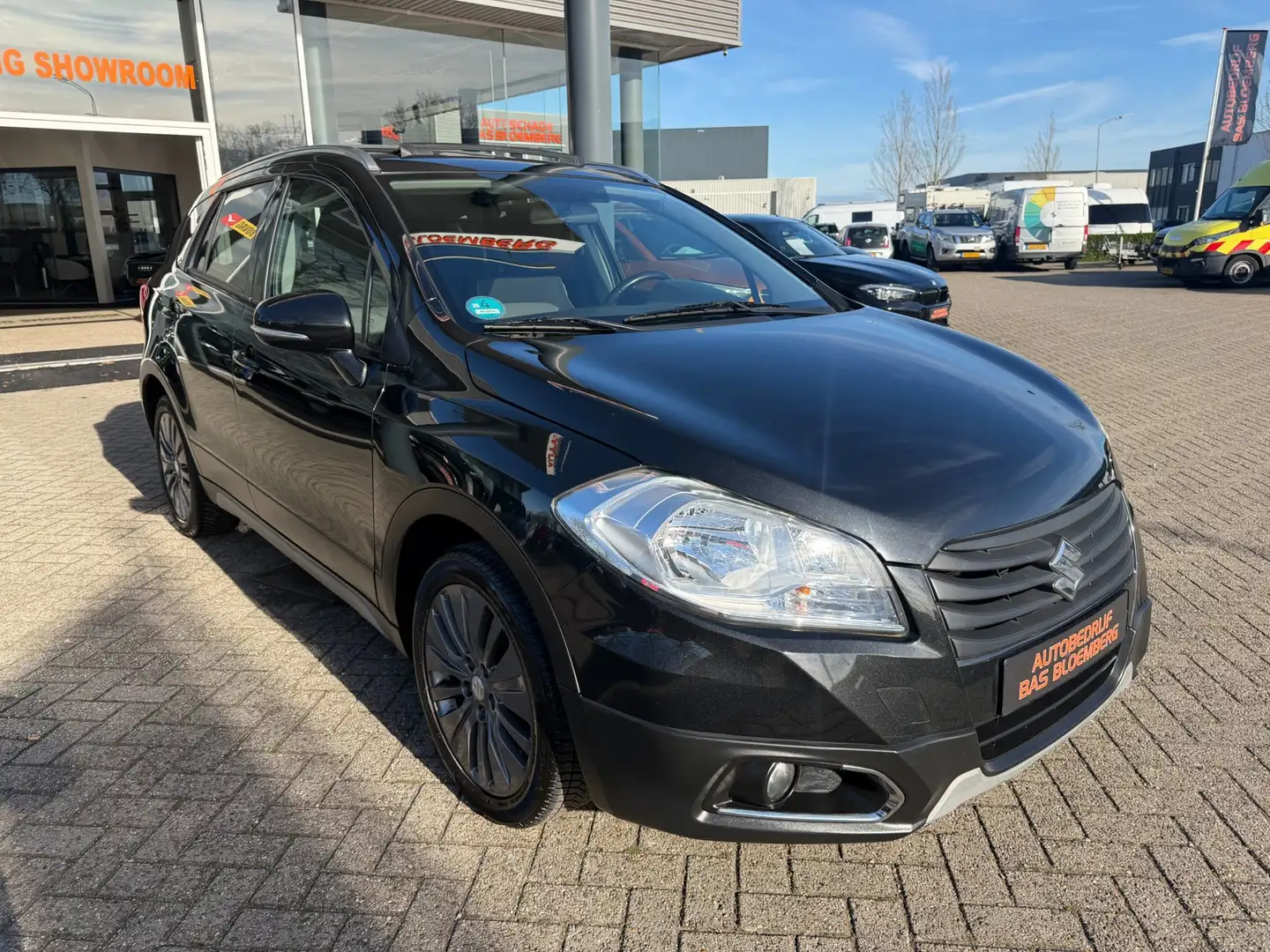 Suzuki SX4 S-Cross 1.6 Exclusive, Automaat, Panodak, Cruise control, Schwarz - 2
