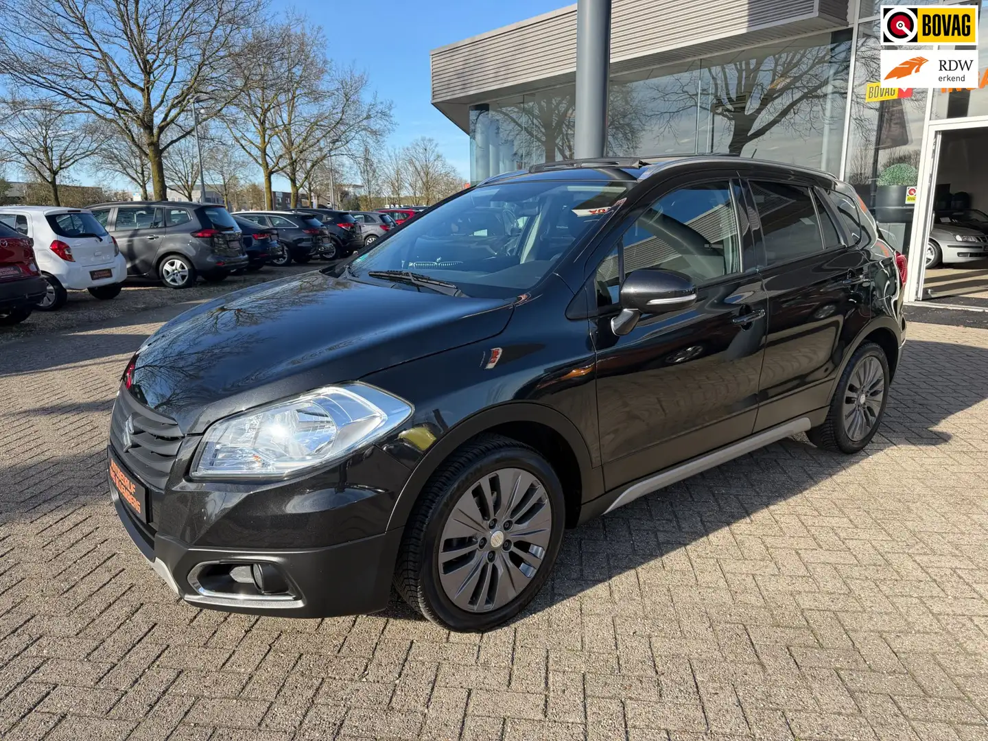 Suzuki SX4 S-Cross 1.6 Exclusive, Automaat, Panodak, Cruise control, Schwarz - 1