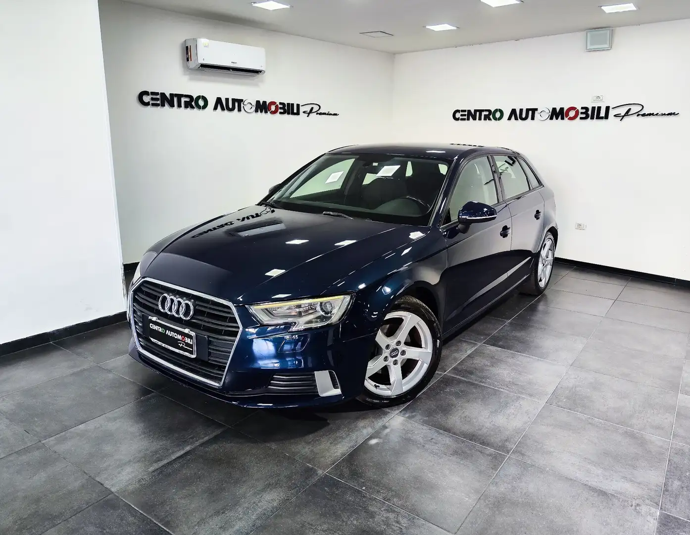 Audi A3 SPB 1.6 TDI Sport Bleu - 1