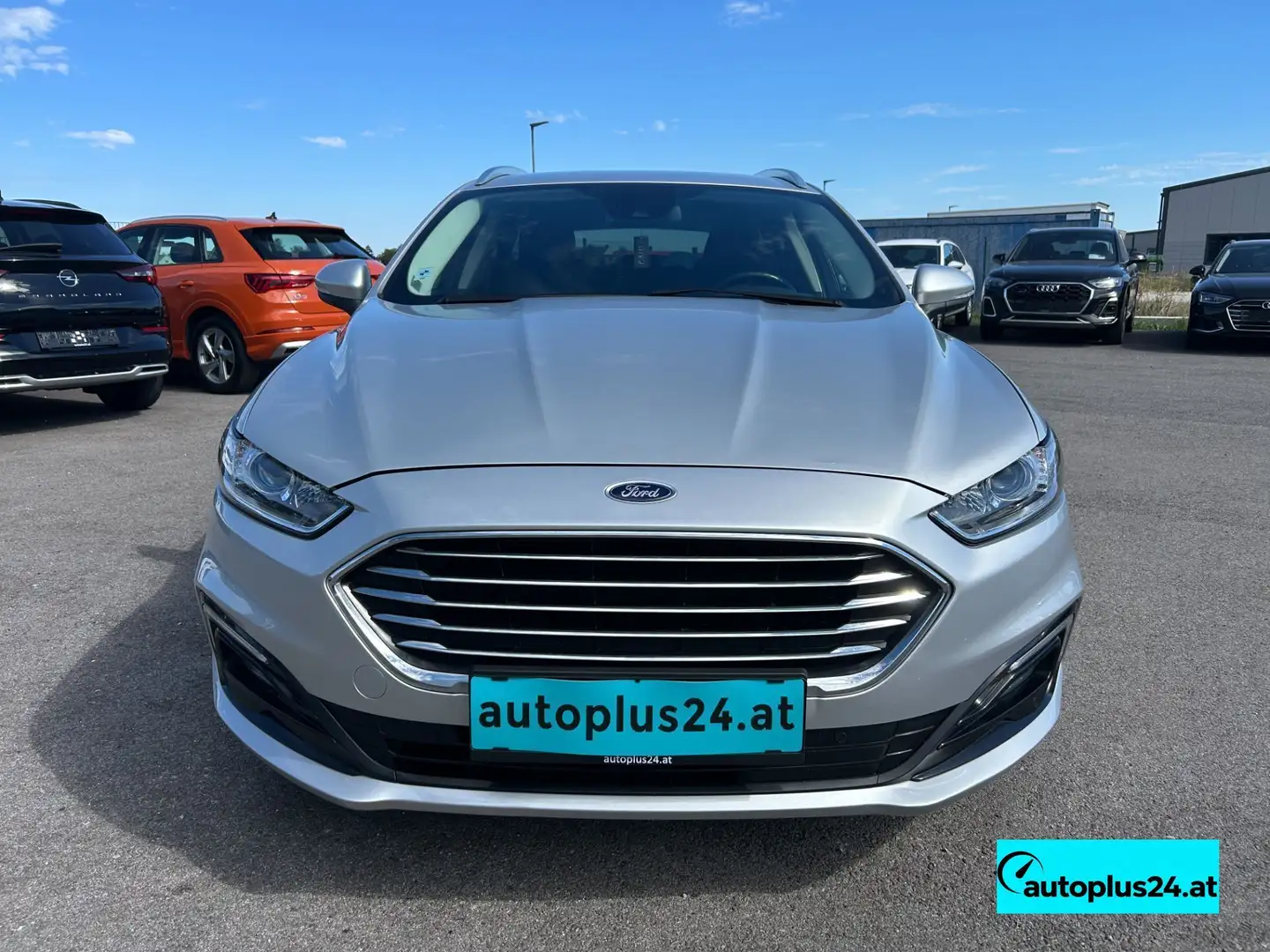 Ford Mondeo Traveller Titanium 2,0 EcoBlue SCR Aut. Silber - 2