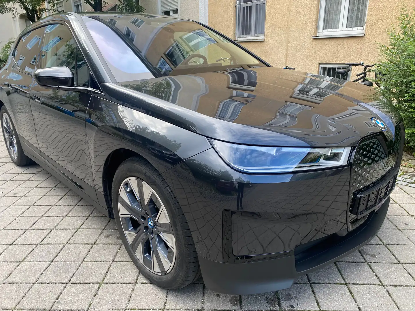 BMW iX 50 xDrive Integral L., 2-Achs Luftf, AC Laden Gris - 2