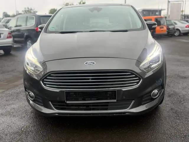 Ford S-Max Titanium