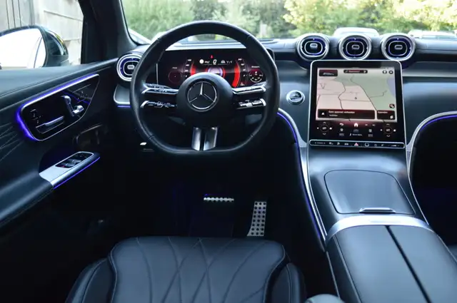 Mercedes-Benz GLC view 4