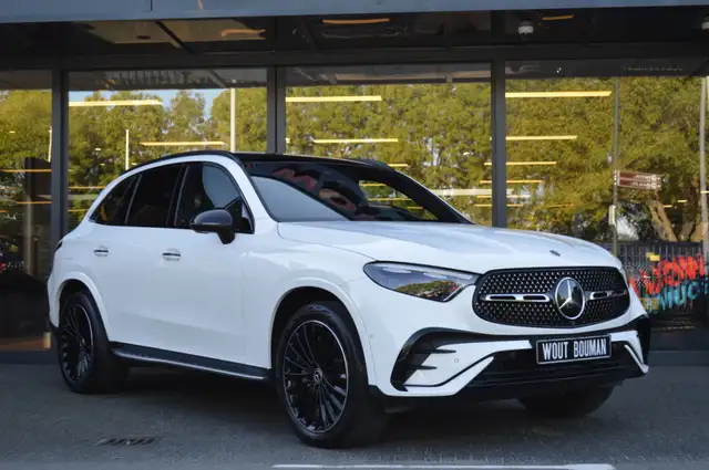 Mercedes-Benz GLC view 3