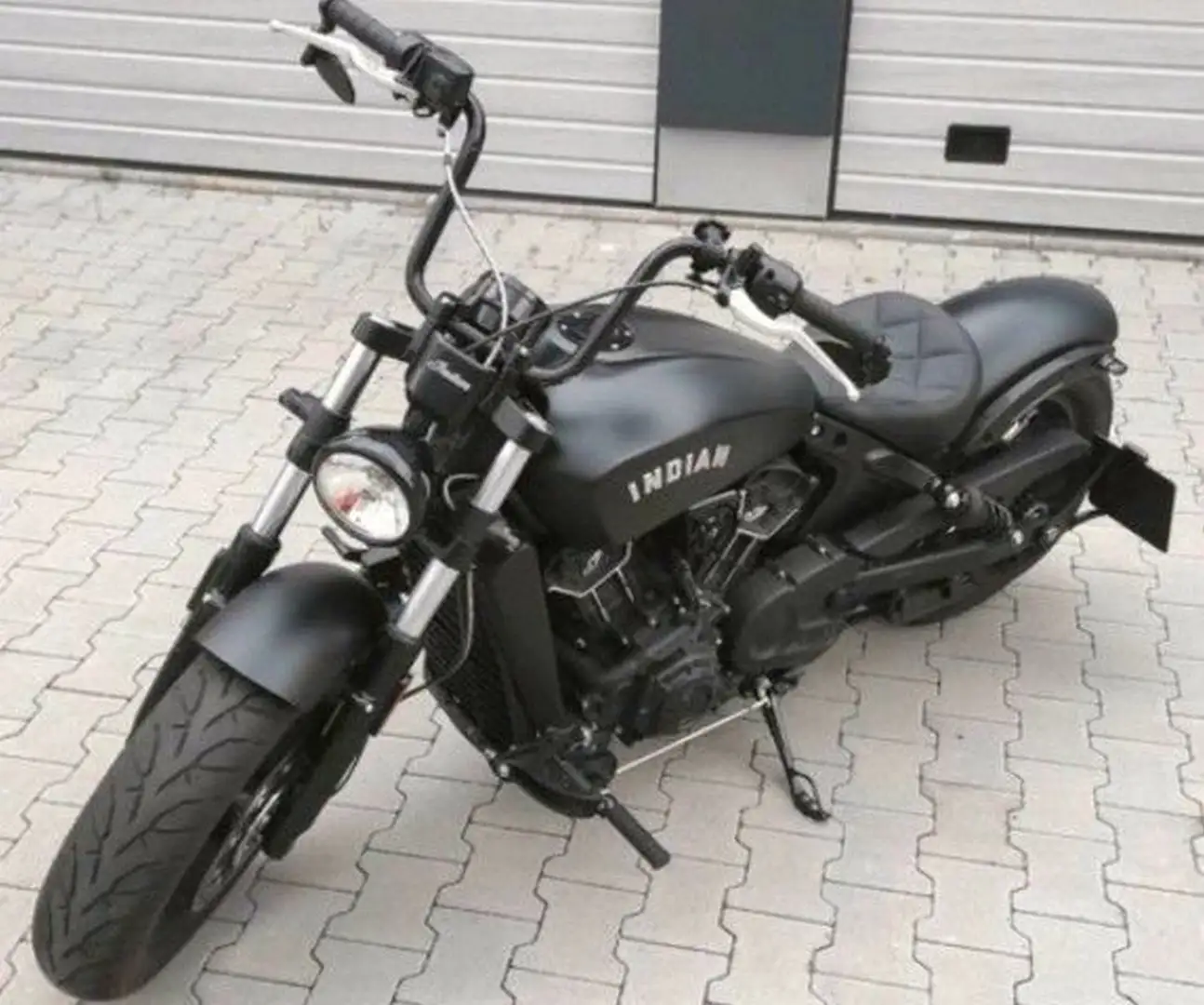 Indian Scout Bobber Sixty Negro - 1
