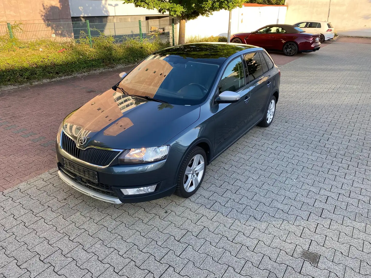Skoda Rapid/Spaceback Rapid 1.4 TDI Scout/Panorama/ACC Grijs - 2