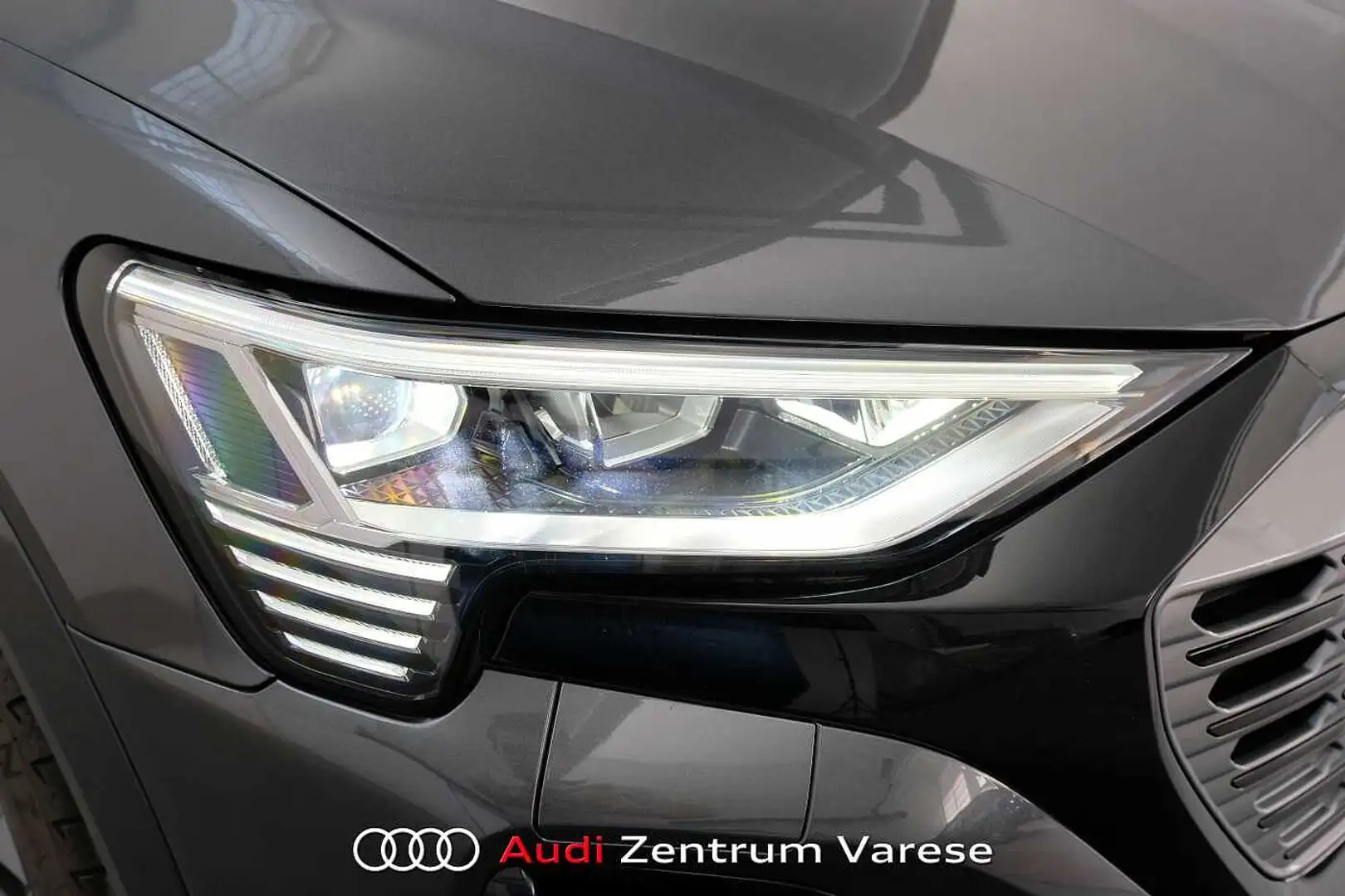 Audi Q8 Sportback 50 E-TRON Quattro Sline 340CV Gris - 2
