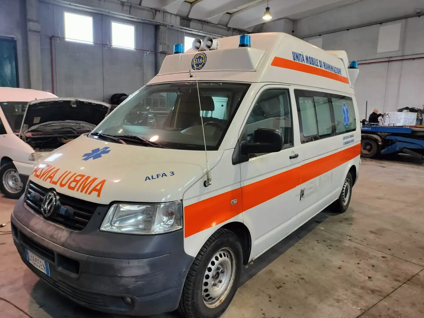 Volkswagen Transporter Caravelle Weiß - 2