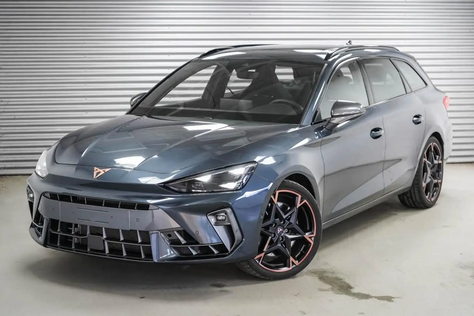 CUPRA Leon Sportstourer ST 2,0 TSI DSG 4x4 VZ - LAGER 245 ... Grau - 1