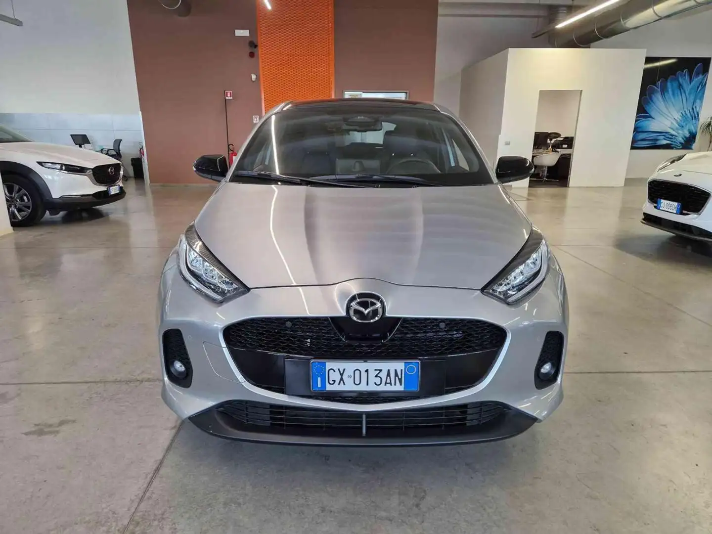 Mazda 2 2 FULL HYBRID HOMURA PLUS Argento - 2