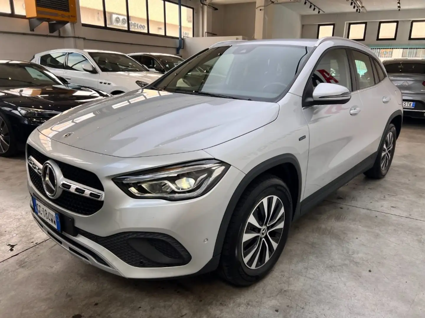 Mercedes-Benz GLA 250 e EQ-Power Automatic Business Extra Argento - 2