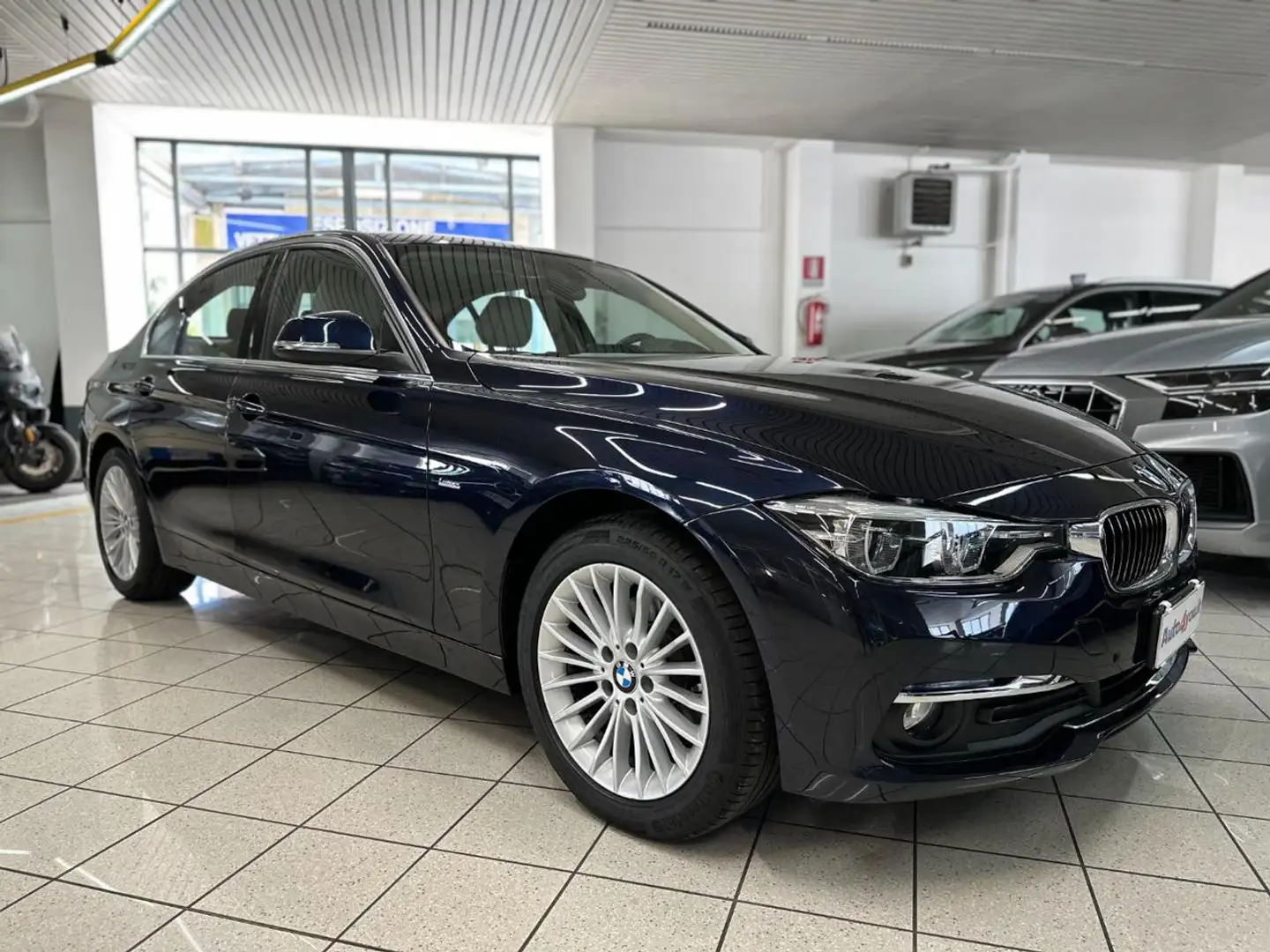 BMW 318 i Luxury UNICO PROPRIETARIO Blau - 1