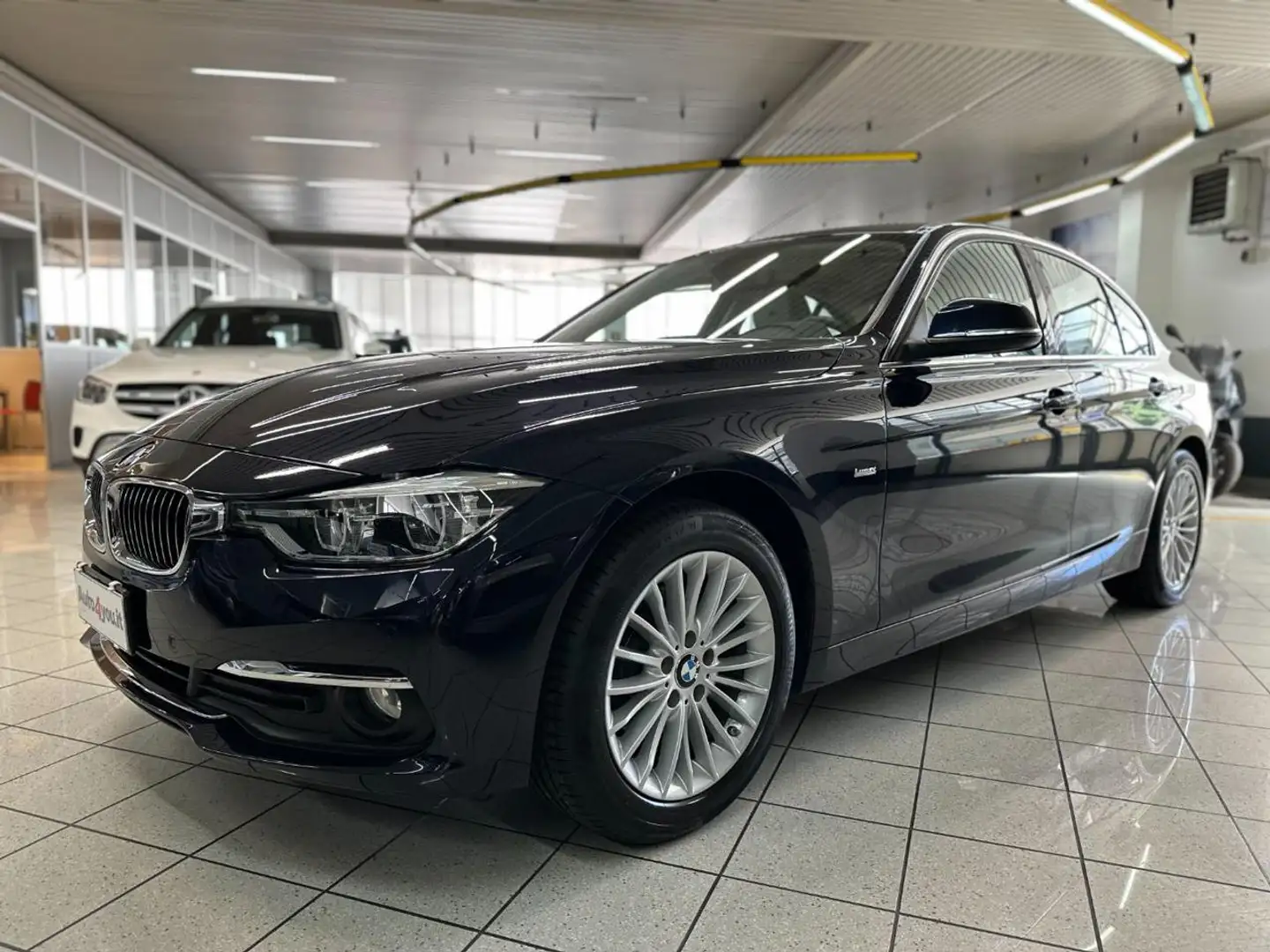 BMW 318 i Luxury UNICO PROPRIETARIO Blau - 2