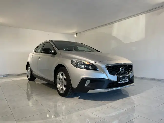 Volvo V40 Cross Country 1.6 D 115 CV 6 MARCE X NEOPATENTATI