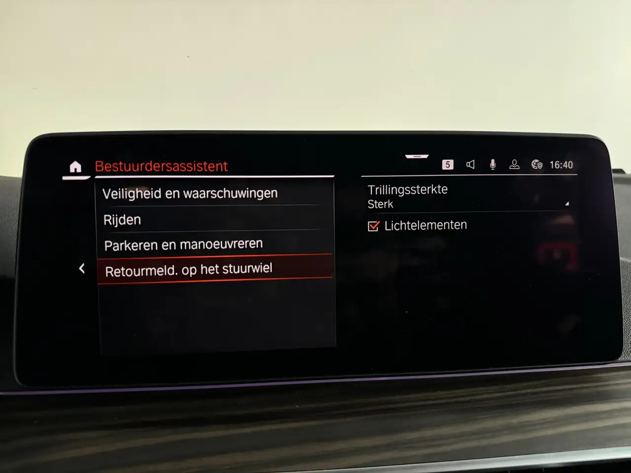 BMW 545 5-serie 545e xDrive Pano HuD Drive Assist Stoelven, миниатюра 30