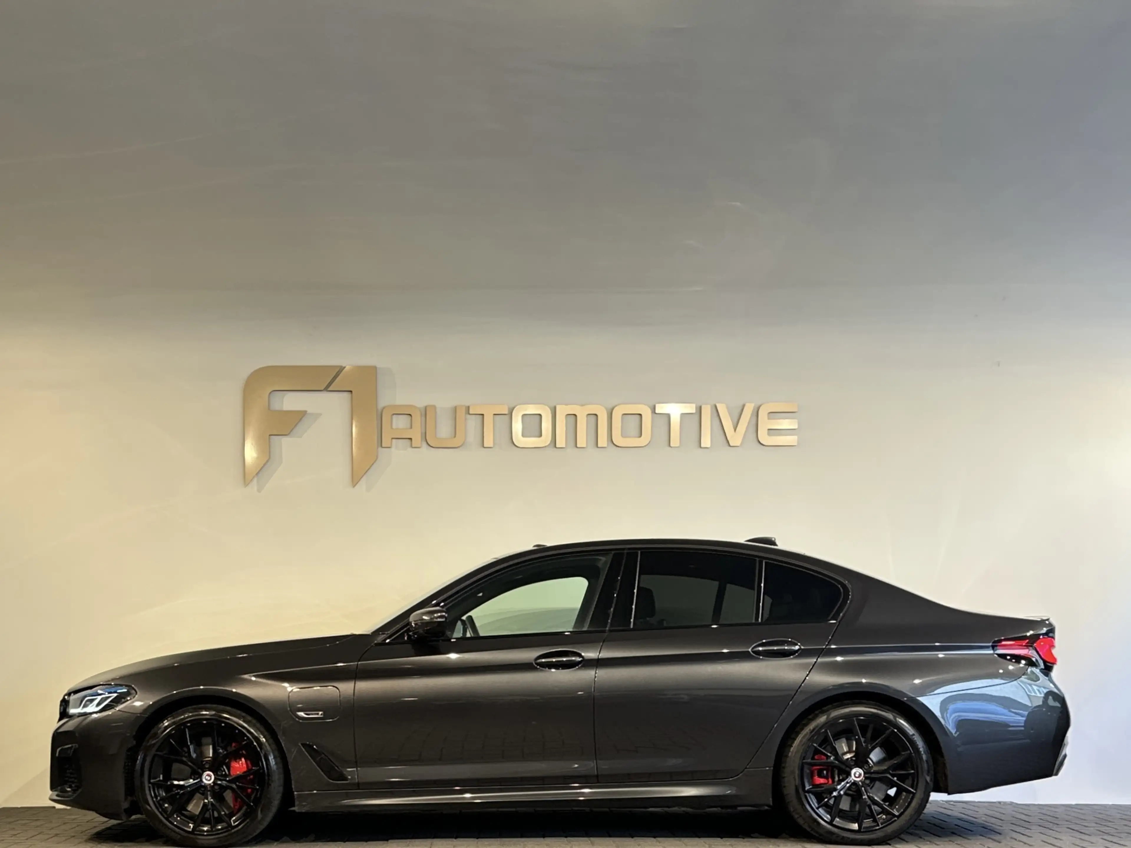 BMW 545 5-serie 545e xDrive Pano|HuD|Drive Assist|Stoelven — photo 12