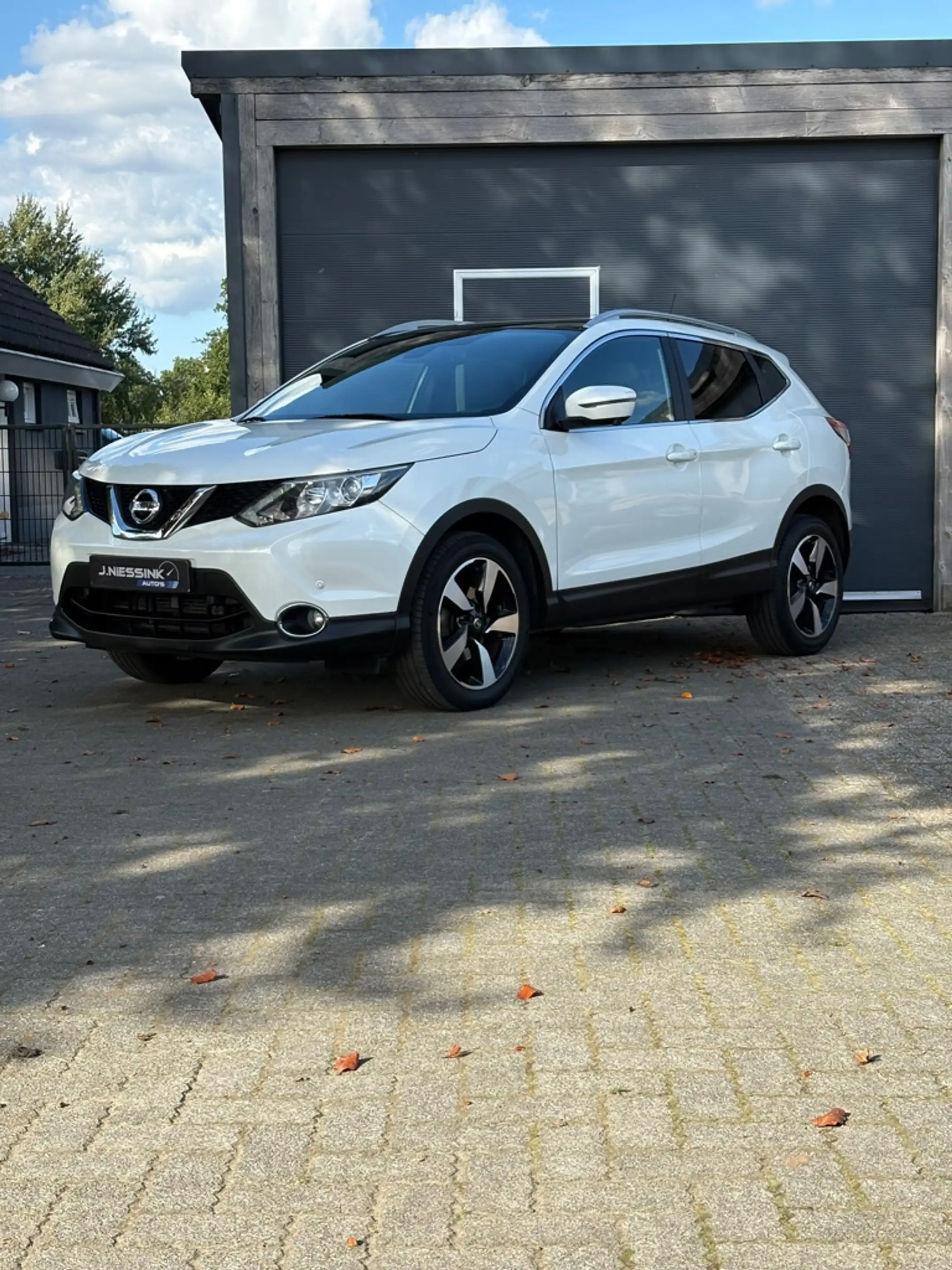 Nissan Qashqai 1.2 N-Vision — photo 2