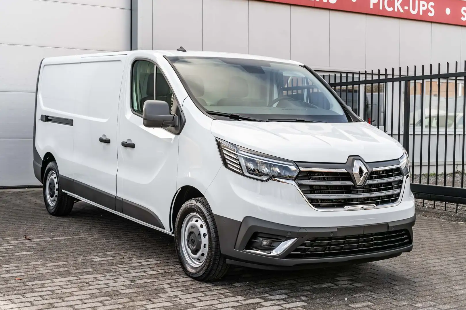 Renault Trafic 2.0dCi L2 - Trekhaak / Camera / LED - 27.200 excl. White - 1