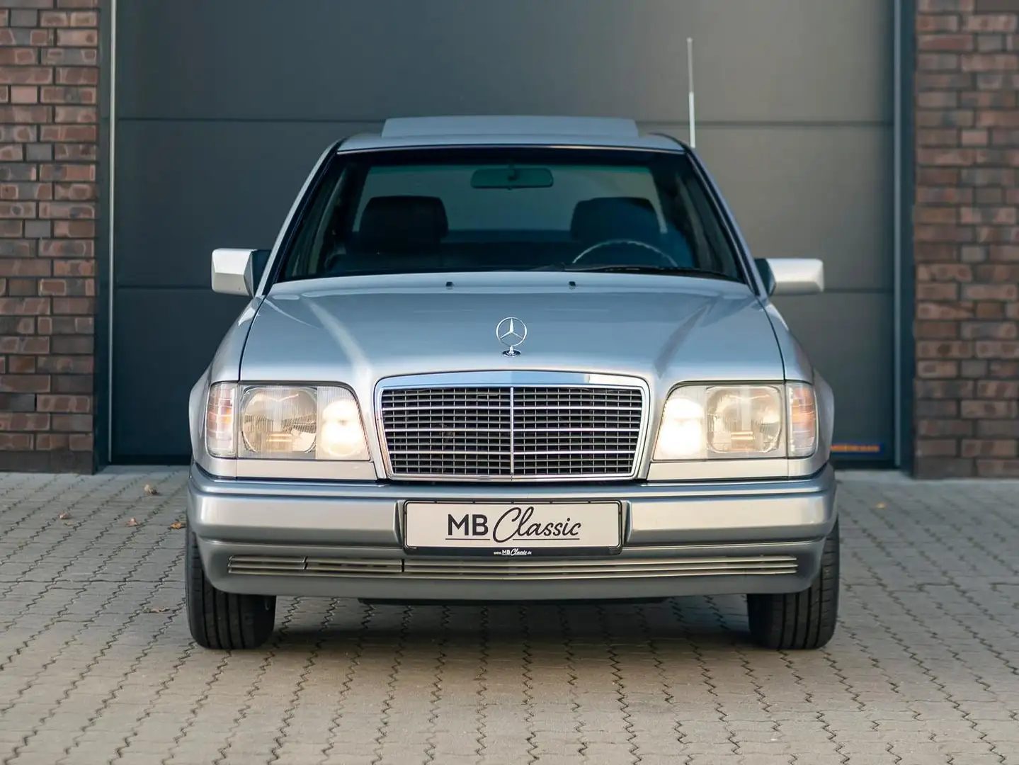 Mercedes-Benz E 320 W124, 5-Gang Autom., Scheckheft & gute Historie Silber - 2