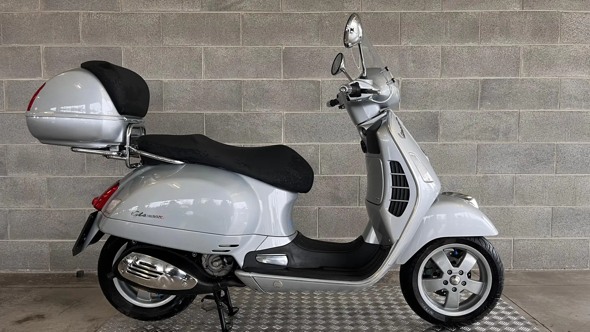 Vespa GTS 250 SCOOTER INTERAMENTE FINANZIABILE Gris - 1