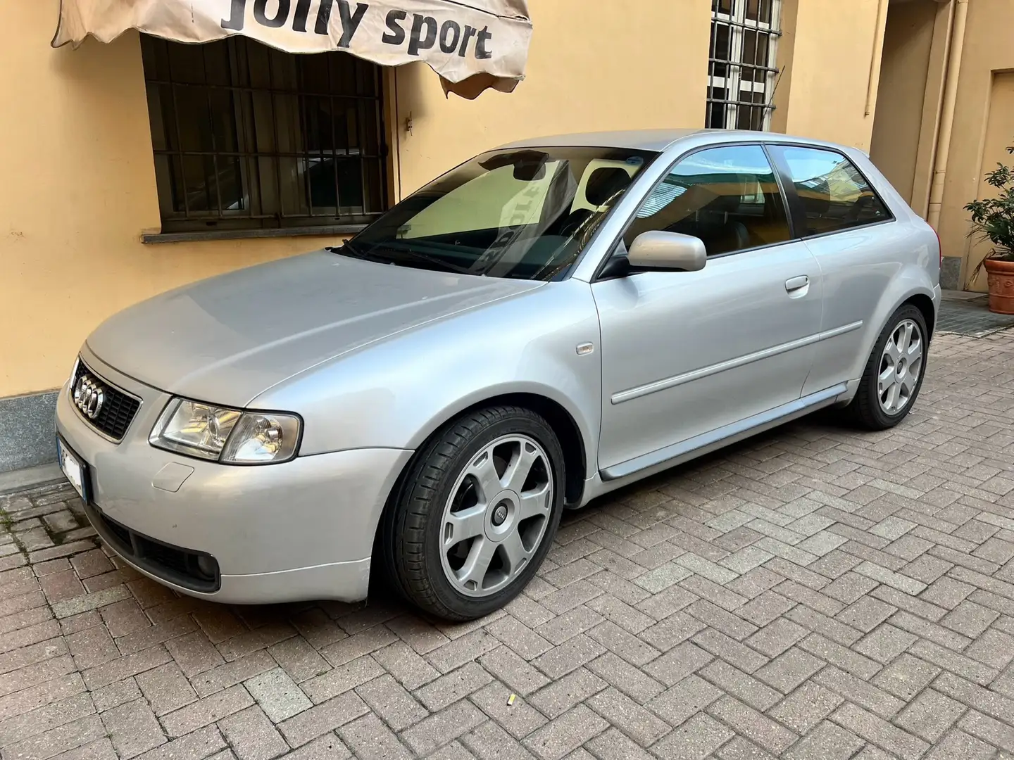 Audi S3 1.8 quattro Stříbrná - 2