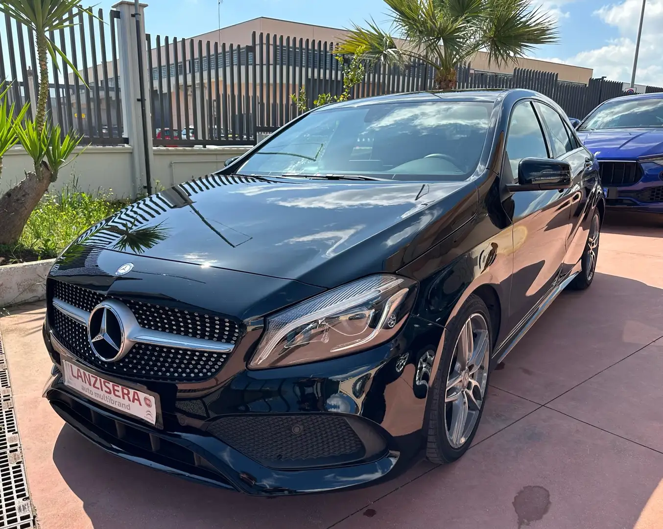 Mercedes-Benz A 180 d Premium AMG Noir - 1