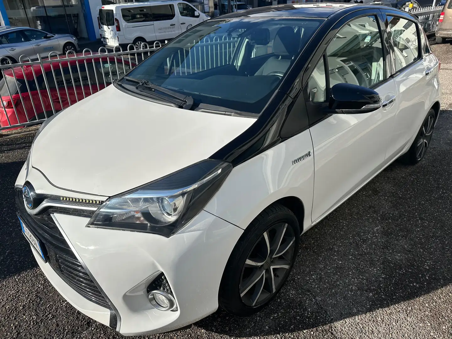 Toyota Yaris Hybrid  FULL Blanc - 1