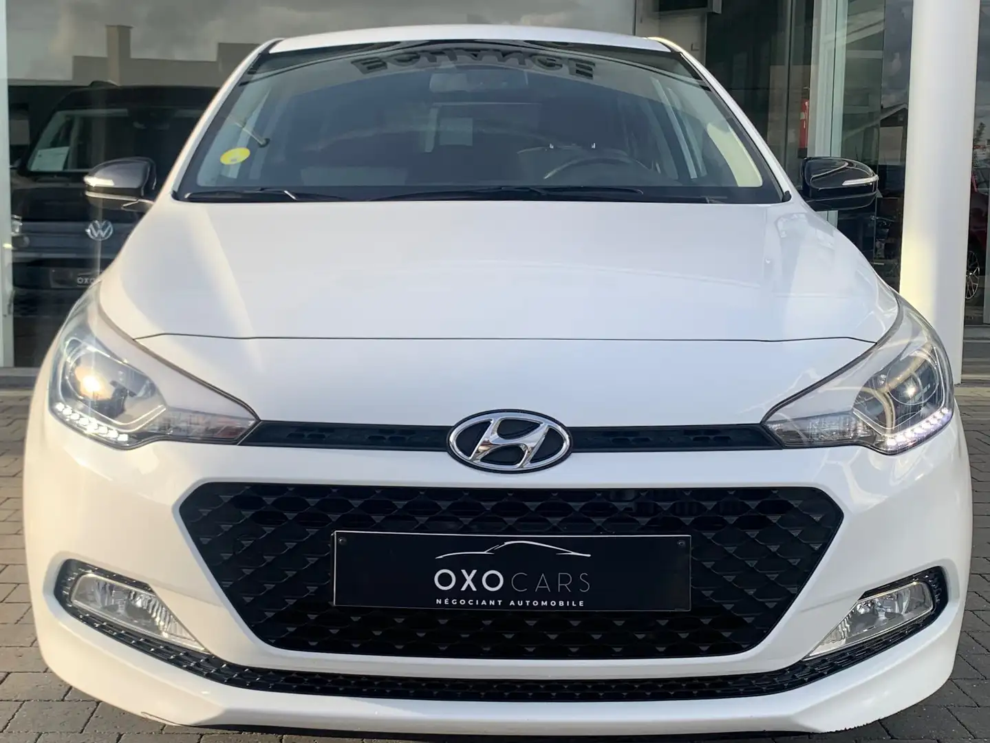 Hyundai i20 1.1 CRDi Blackline / Clim Auto / Cruise / PDC Blanc - 2